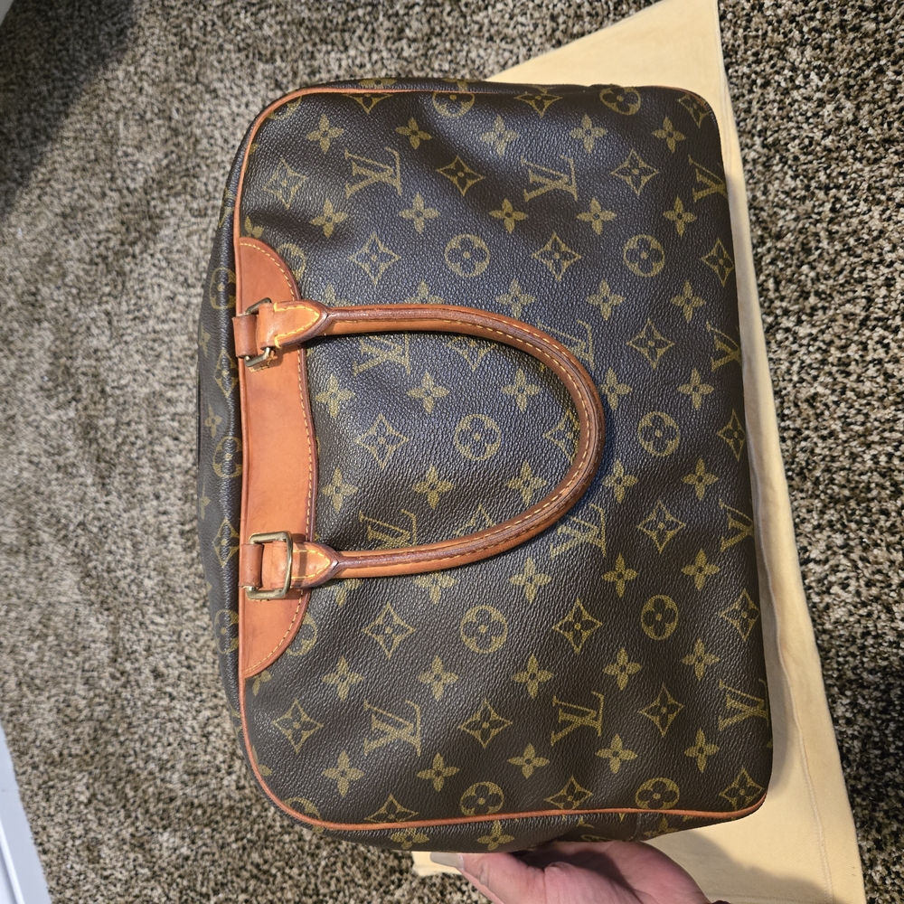 Authentic Louis Vuitton Deauville Monogram Canvas Handbag - Picture 14 of 16